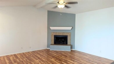 6916 Scenic Brook Dr in Austin, TX - Building Photo - Building Photo