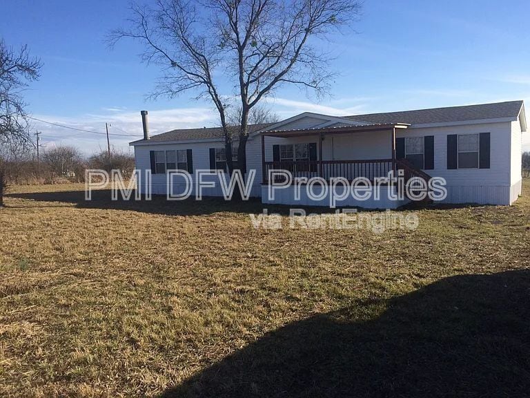 5290 Co Rd 3229 in Lone Oak, TX - Building Photo