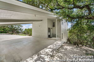 1916 Triple Peak Dr in Canyon Lake, TX - Building Photo - Building Photo