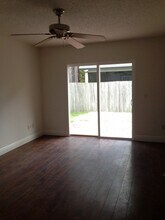 146 Lakeside Cir in Sanford, FL - Building Photo - Building Photo