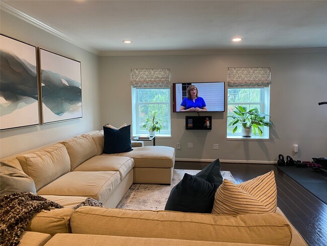 351 N Post Oak Ln in Houston, TX - Building Photo - Building Photo