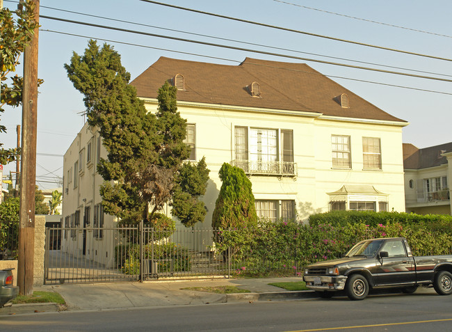 1132 N Gower St in Los Angeles, CA - Foto de edificio - Building Photo