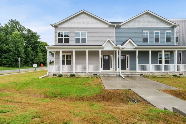 7996 Humie Olive Rd in Apex, NC - Foto de edificio - Building Photo