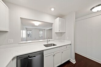 391 Pleasant St in Melrose, MA - Building Photo - Building Photo