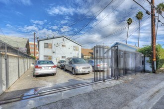 2406 W Jefferson Blvd in Los Angeles, CA - Building Photo - Building Photo