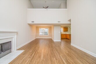 1718 Chris Dr in La Vergne, TN - Foto de edificio - Building Photo