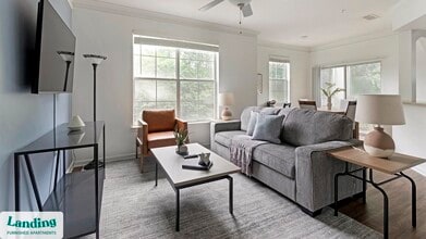 4435 Touchton Rd in Jacksonville, FL - Foto de edificio - Building Photo