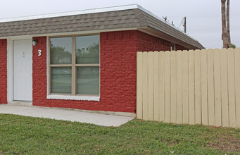 Sunshine Village in Harlingen, TX - Building Photo - Building Photo