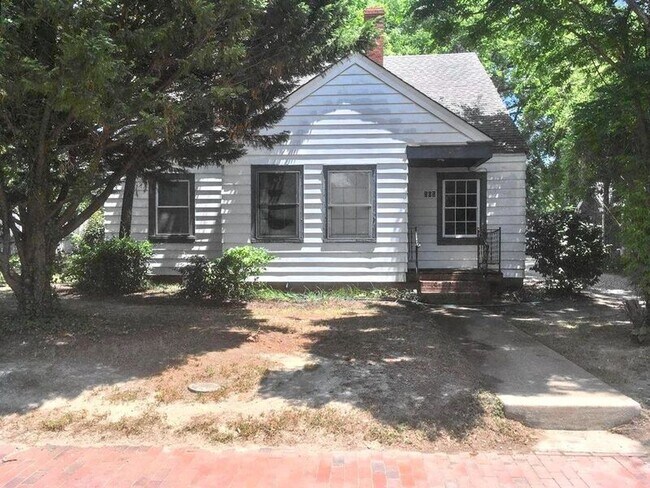 property at 305B N Boundary St