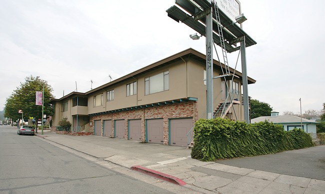 4330 Piedmont Ave in Oakland, CA - Building Photo - Building Photo