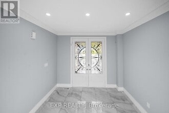 35 Tyndall Dr in Bradford West Gwillimbury, ON - Building Photo - Building Photo