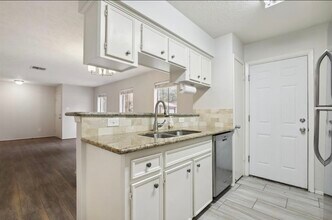 24 E Bigelow Oak Ct in Spring, TX - Building Photo - Building Photo