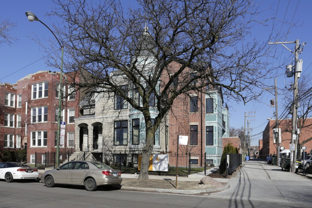 1418 W Addison St in Chicago, IL - Building Photo