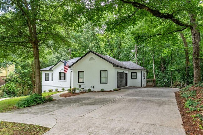3924 Ashford Dunwoody Rd NE in Atlanta, GA - Building Photo - Building Photo