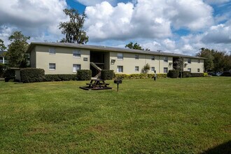 Frederick Gardens in Gainesville, FL - Building Photo - Building Photo