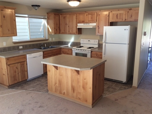 410 Lair Ln in Newberg, OR - Building Photo - Building Photo