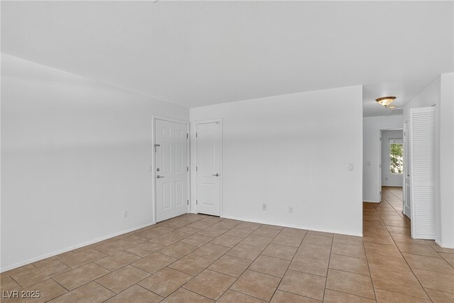7200 W Pirates Cove Rd in Las Vegas, NV - Building Photo - Building Photo