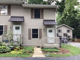 5 Rathfarnham Rd in Asheville, NC - Building Photo