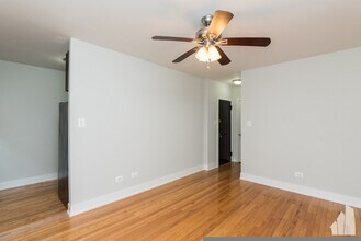 516 W Cornelia Ave in Chicago, IL - Foto de edificio - Building Photo