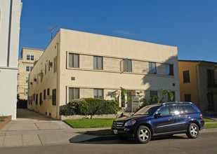 660 S Cloverdale Ave in Los Angeles, CA - Building Photo - Building Photo