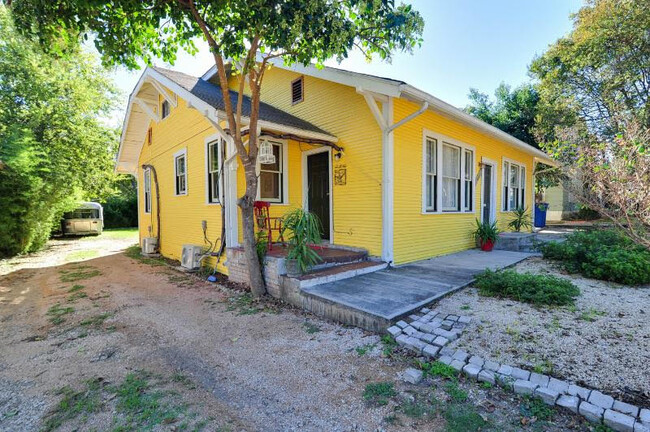 property at 1024 W Russell Pl