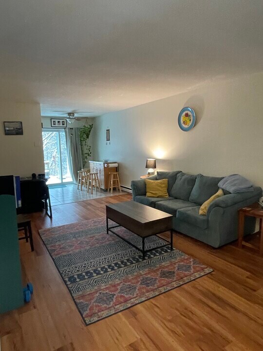 5 Grandview Dr in South Burlington, VT - Building Photo