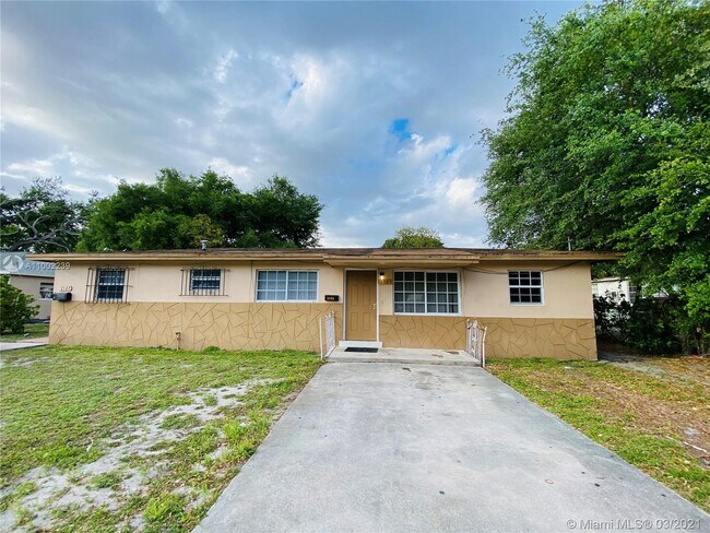 2125 NW 91st St-Unit -2125 in Miami, FL - Foto de edificio - Building Photo