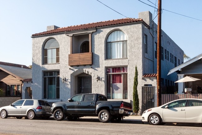 1115 E Broadway in Long Beach, CA - Foto de edificio - Building Photo