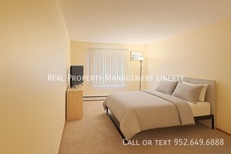 1690 Highway 36 W in St. Paul, MN - Building Photo - Building Photo