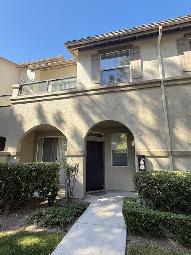 property at 2209 Crescent Oak