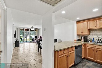 9480 Poinciana Pl in Davie, FL - Building Photo - Building Photo