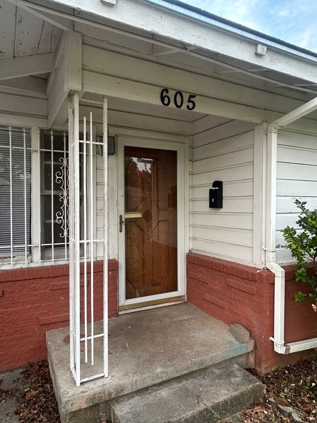 property at 605 Dearborn St