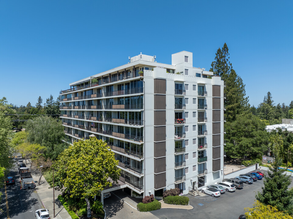 Menlo Towers in Menlo Park, CA - Foto de edificio