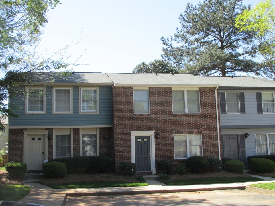 1211 Scaleybark Rd in Charlotte, NC - Building Photo
