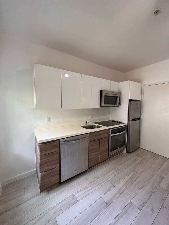 1450 Meridian Ave in Miami Beach, FL - Building Photo - Building Photo