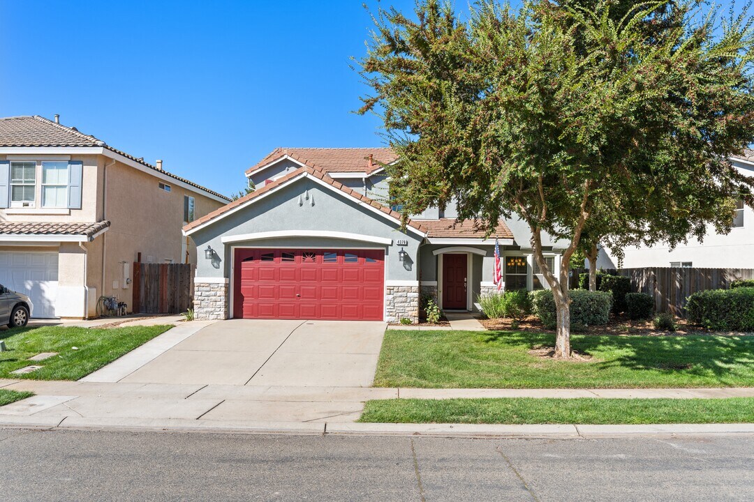 4376 Grafton Cir in Mather, CA - Building Photo