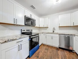 5243 Poppy Dr in Jacksonville, FL - Building Photo