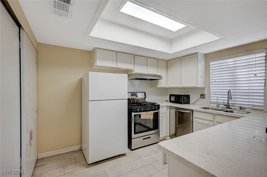 5923 Laredo St in Las Vegas, NV - Building Photo