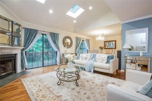 197 Bridge St in Stamford, CT - Building Photo