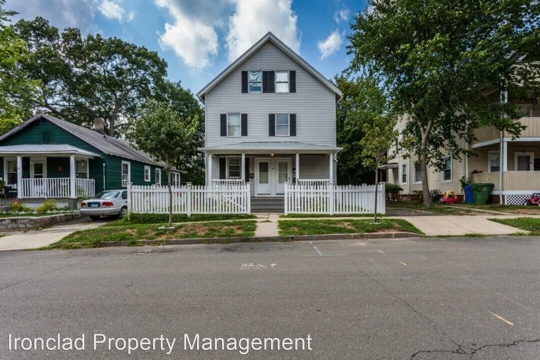 32 Prospect St in Wallingford, CT - Building Photo