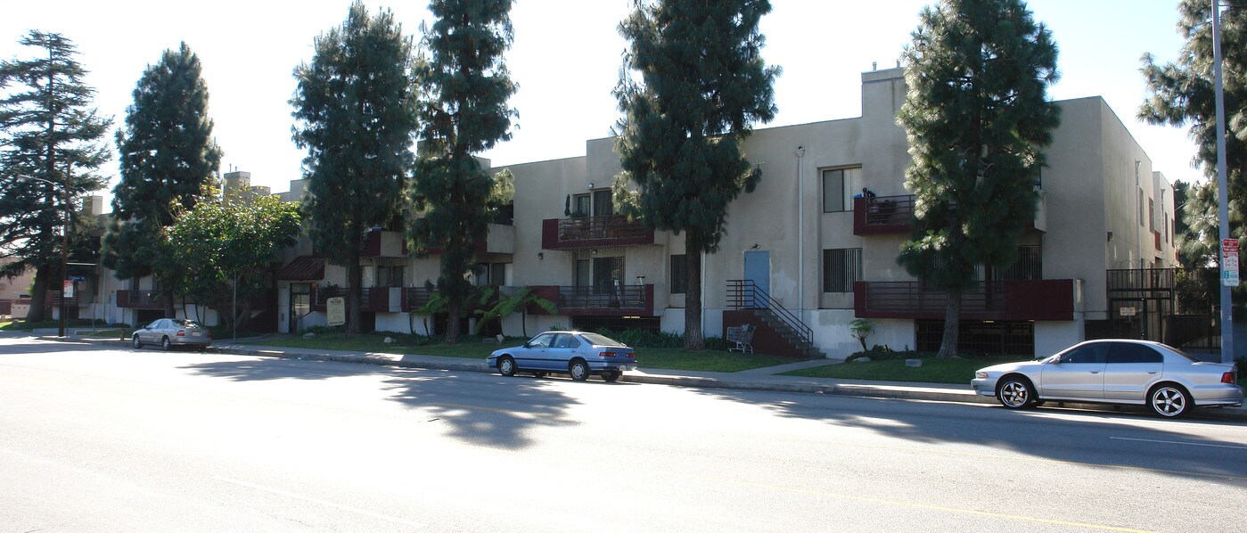 The Metro Apartments in Los Angeles, CA - Building Photo