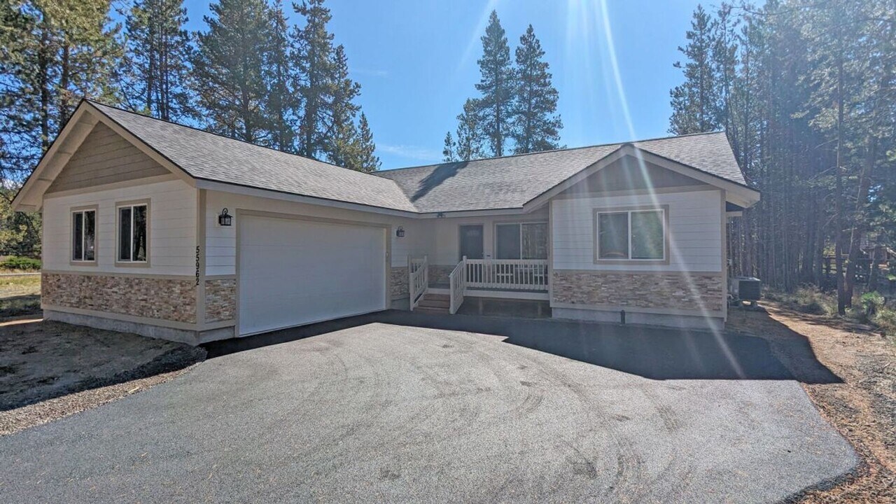 55962 Wood Duck Dr in Bend, OR - Building Photo