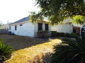 2207 Brimmage Dr in Houston, TX - Building Photo