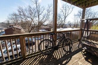 165 Kendall Ave, Unit 2 in Pittsburgh, PA - Foto de edificio - Building Photo