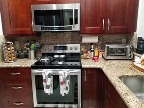 984 SW 113th Terrace in Pembroke Pines, FL - Building Photo - Building Photo