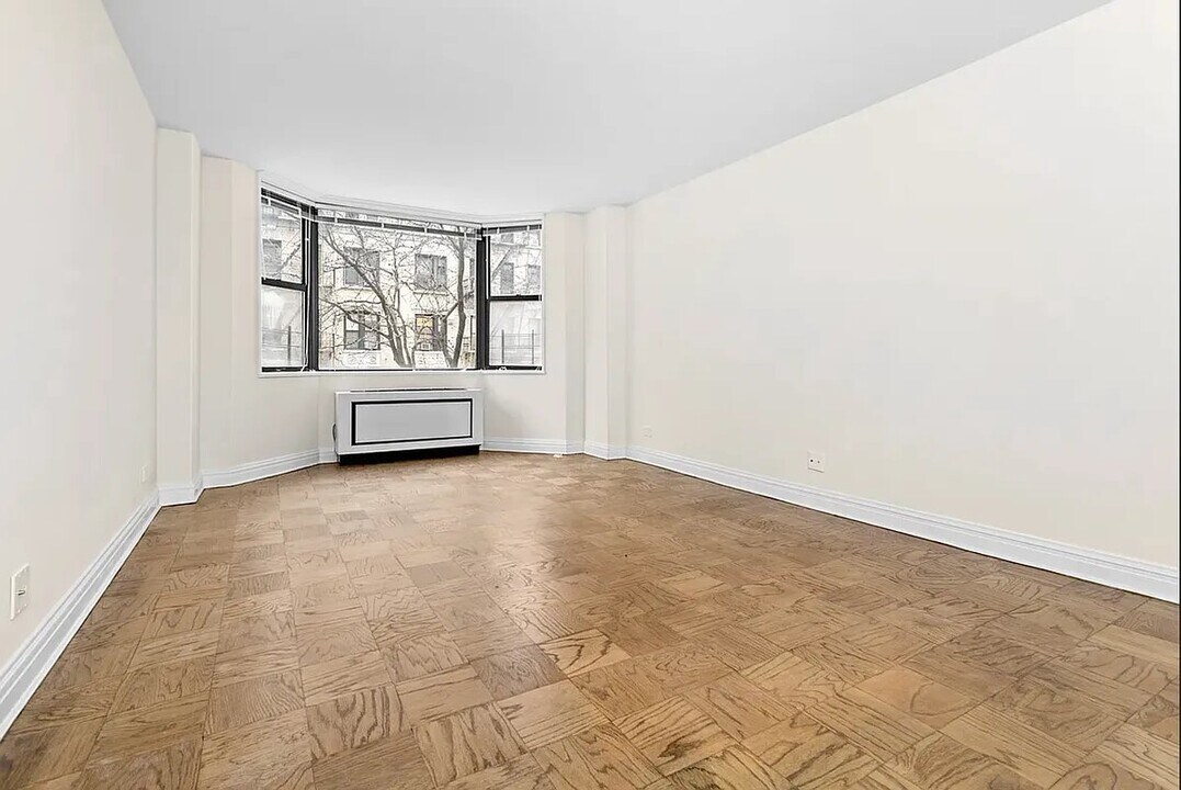 243 Riverside Dr in New York, NY - Building Photo