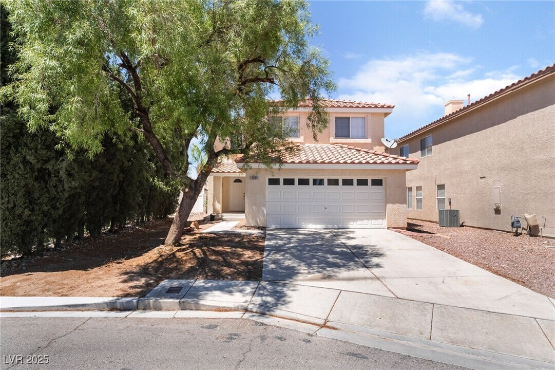 10136 Hermit Rapids Ave in Las Vegas, NV - Building Photo