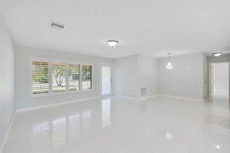 4510 NE 15th Ave in Oakland Park, FL - Building Photo - Building Photo