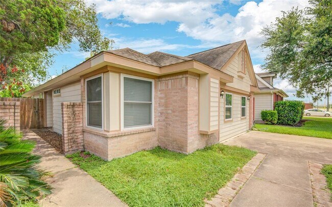 5006 Westfield Village Dr in Katy, TX - Building Photo - Building Photo
