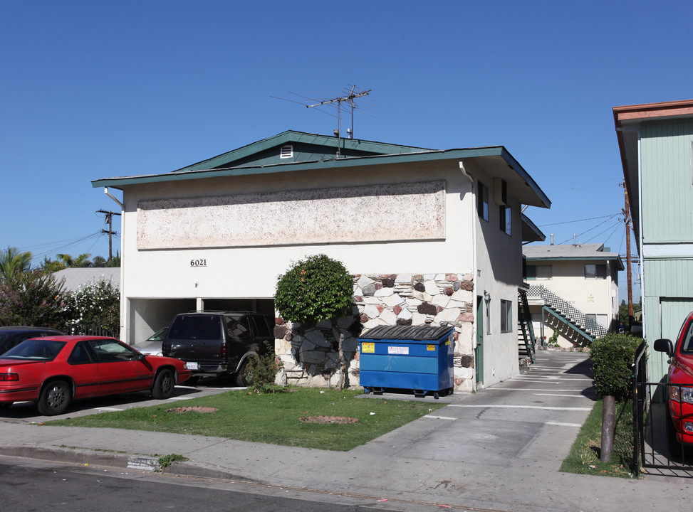 6021 Vinevale Ave in Maywood, CA - Building Photo